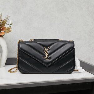 YSL Saint Laurent, the new version of Loulou in sheepskin and square-shaped fat